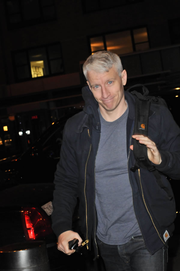 020711_anderson_cooper_jbn5-2010-02-22_z