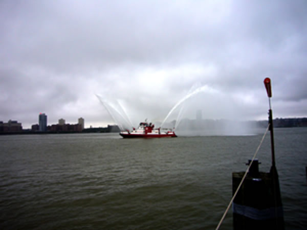 fireboatspray-2011-10-26_z