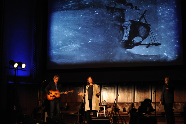 Rosanne Cash at the April 8 fundraiser for the Lettie G. Howard. Downtown Express photo by Terese Loeb Kreuzer.