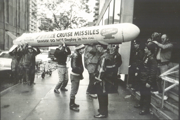 In November 1985, activists protested against the advent of cruise missiles at New York University’s Loeb Center on Washington Square South. BROOKLYN COLLEGE LIBRARY ARCHIVES / PHOTO BY BILL BIGGART