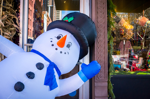 Downtown Express photos by Milo Hess Tuesday’s snow gave Tribeca’s Pier 25 a definite holiday look, but Lower Manhattan shops have been in the spirit for almost a month as recent sightings of Santa in Little Italy and Frosty in Tribeca indicate. 