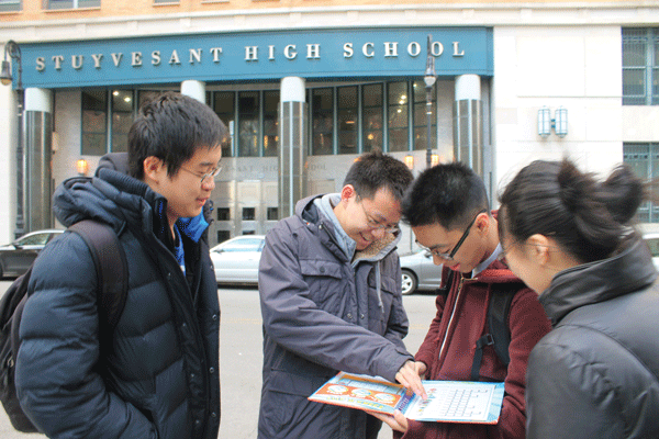 Downtown Express photos by Zach Williams  Kevin Wong, left, William Yen, Kevin Ni, and LeSi Qu, part of the core group of Stuyvesant High School students who are marketing Flip ‘N’ Check puzzles with the help of Pam Chmiel and Dr. Howard Wexler, inventor of Connect Four, below. Wexlar invented the game 30 years ago, but it did not sell until he started working with the Teen Entrepreneur Boot Camp a few years ago. At bottom, a focus test of the game at Taste of Tribeca, 2012. 