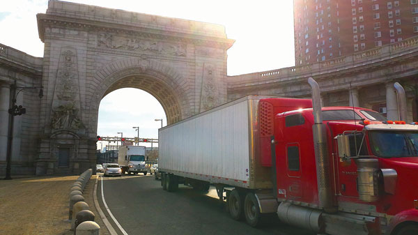 Downtown Express photo by Lincoln Anderson Traffic, including a five-axle tractor-trailer and other trucks, streams off the toll-free Manhattan Bridge and onto Canal St.