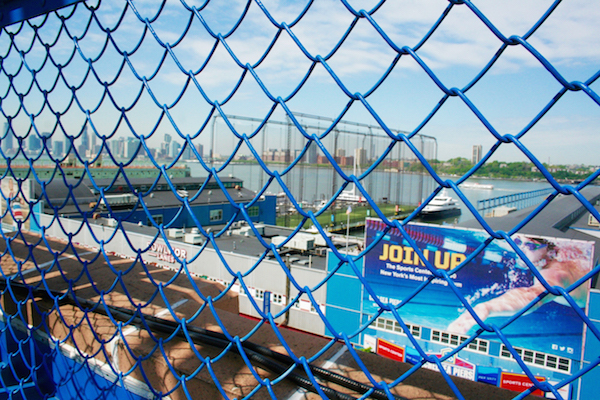 The western roof deck affords generous views of Chelsea Piers and the Hudson River, with New Jersey in the distance. Photo by Yannic Rack.