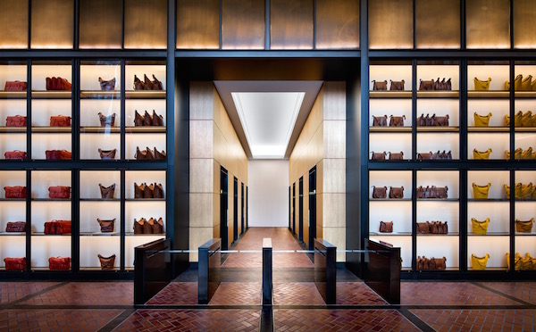 A “product library” of ceiling-high shelves filled with handbags, the company’s signature product, fittingly frames the entrance to the Coach offices. Photo by Steve Freihon for Related-Oxford.