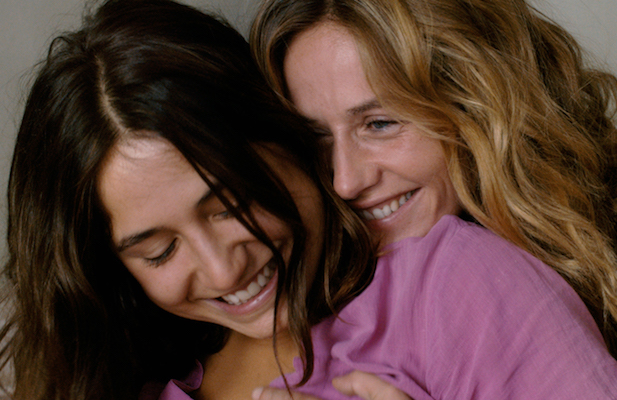 Izïa Higelin and Cécile De France in SUMMERTIME