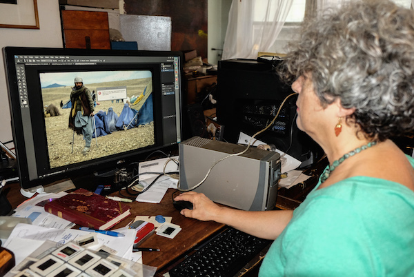 Schreibman shows a photo of a man who lost a leg in pre-Taliban Afghanistan. Photo by Tequila Minsky.