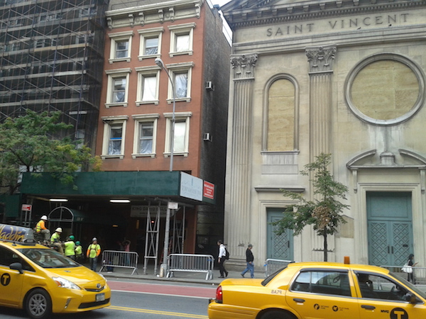 West 23rd St., in the aftermath of the bombing. As per Gov. Cuomo, businesses on the block will be able to access emergency grants to help get back on track. Photo by Scott Stiffler.