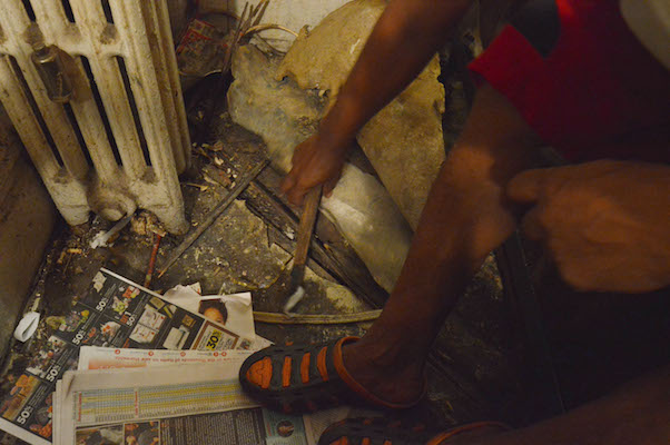 The damaged floor in Thomas Tesfagabr’s room at 361 West 116th Street. | JACKSON CHEN 