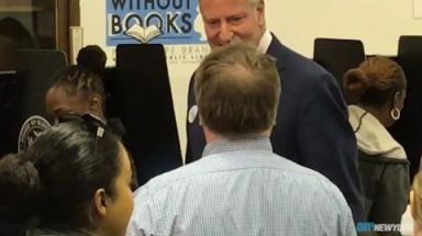 Clinton supporter de Blasio casts vote in Brooklyn