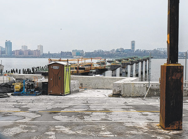 Some piles for Pier55 have already been pounded, specifically for a small platform along the shoreline and the southernmost of two pedestrian bridges that would have led to the $200 million pier. Photo by Tequila Minsky.