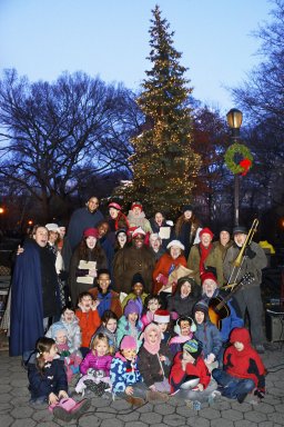 tompkins-square-christmas-tree-2017-12-21-v01,VIL,PRINT_WEB,WEB