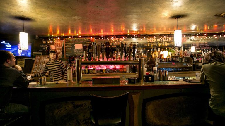 Nyc Happy Hour Where To Find The Cheapest Drink Deals Amnewyork