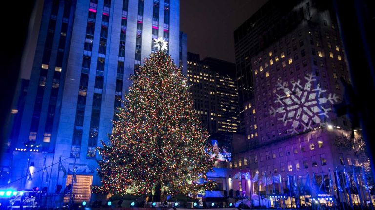 NYPD: ‘Grinch’ gets in way of Rockefeller Center tree-goers | amNewYork