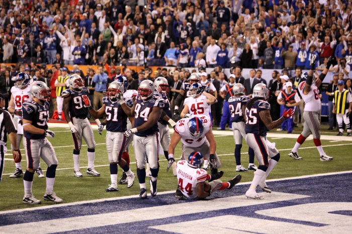 New York Giants Ahmad Bradshaw #44 celebrates the game-winning touchdown against the New England Patriots with David Baas #64