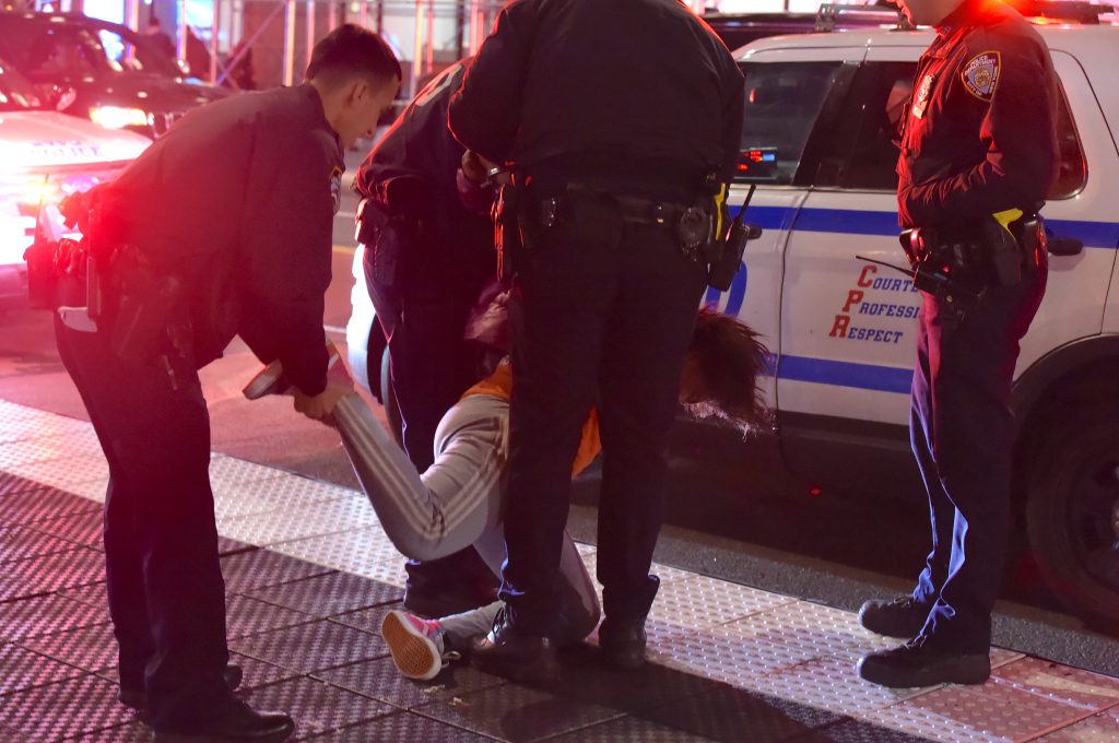 Cops break up wild brawl outside Manhattan bar, arrest two women ...