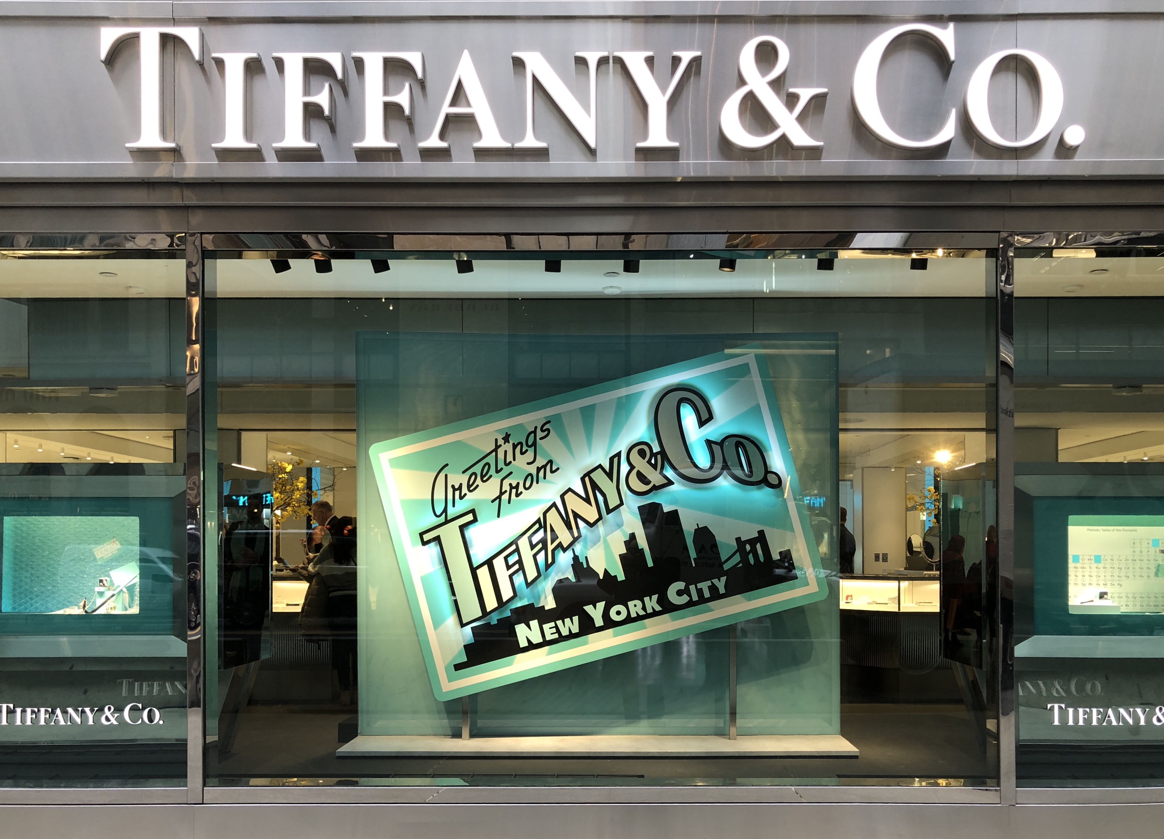 Tiffany & Co.'s Iconic N.Y.C. Flagship Is Now Topped by a Striking Glass ' Jewelry Box