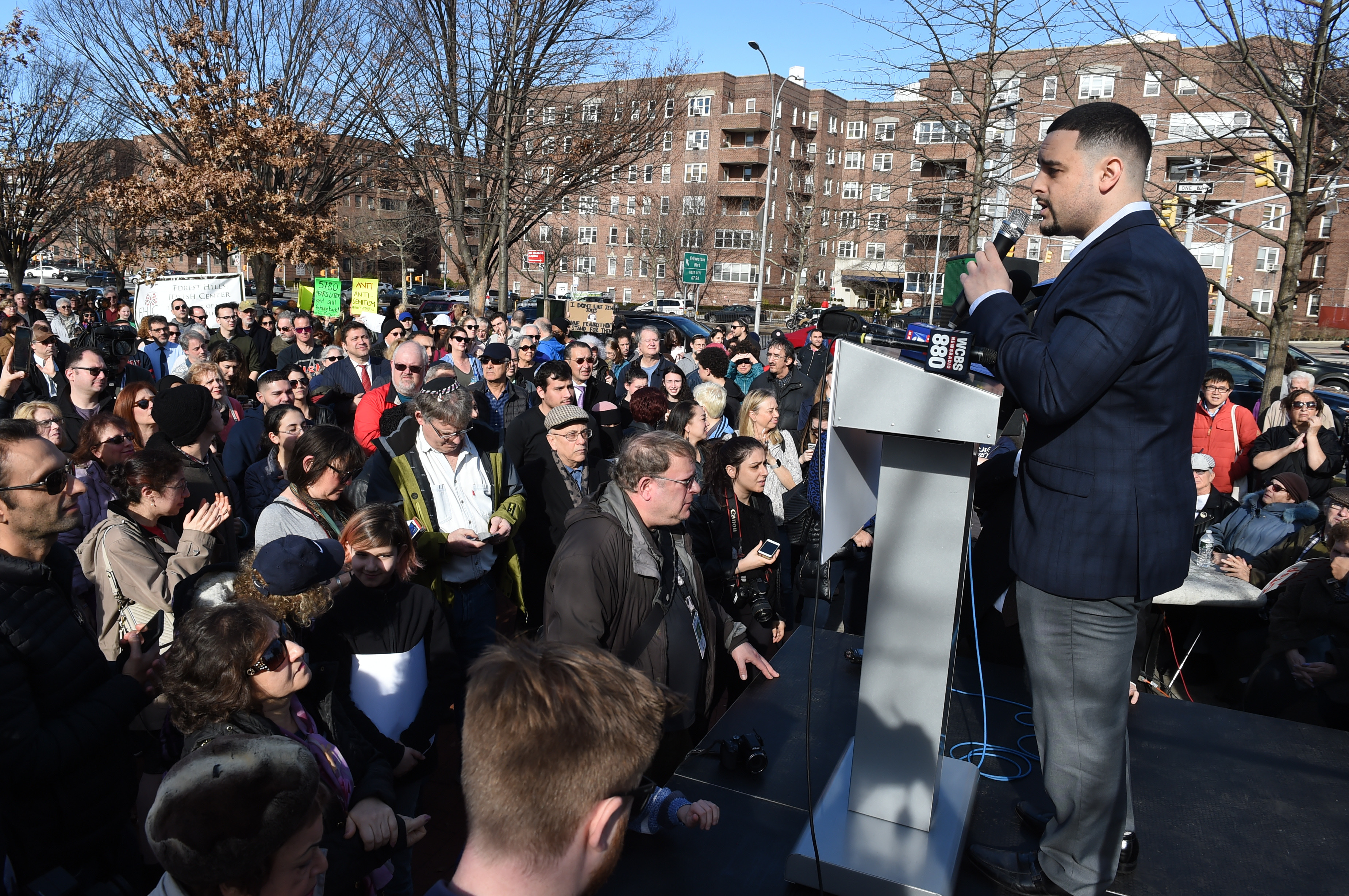 Skimpy Subway: Hundreds turn out for 'No Pants' ride through