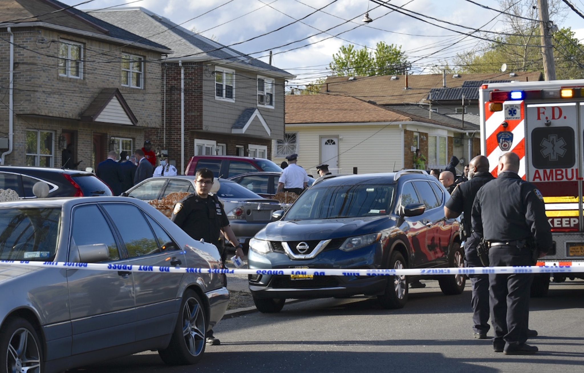 Staten Island shooting leaves two dead, person of interest in custody