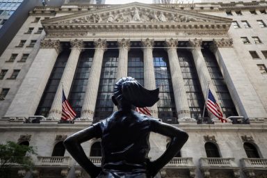 The front facade  of the of the NYSE is seen in New York