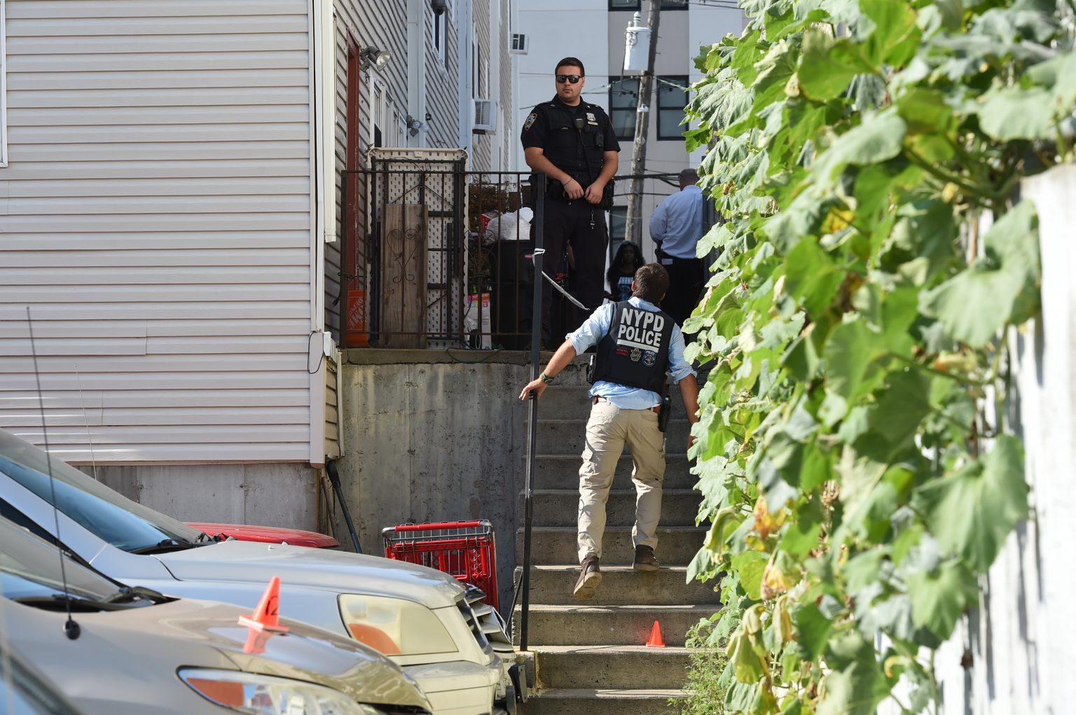 One dead, two wounded in Far Rockaway garden apartment parking lot