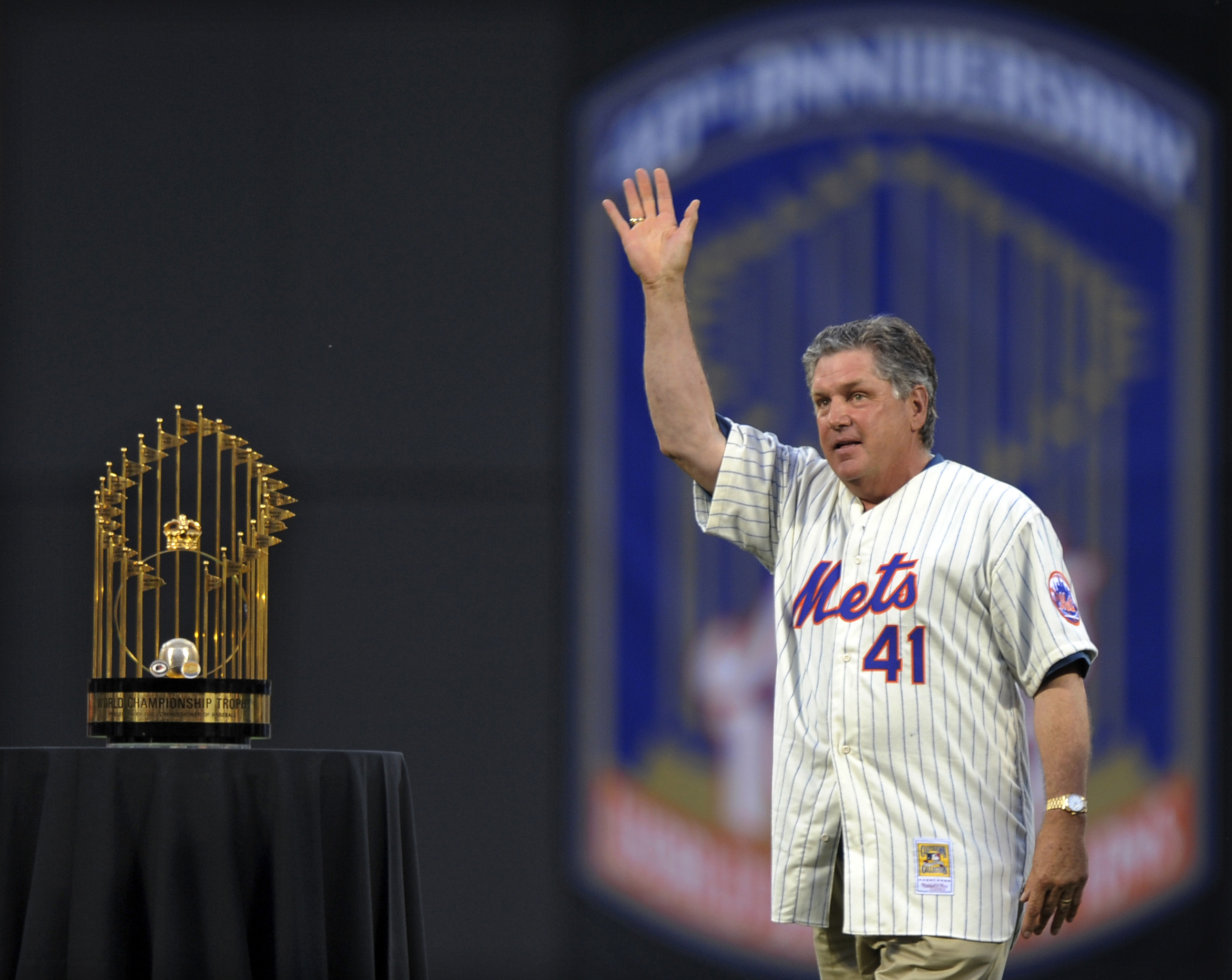 Tom Seaver, Heart and Mighty Arm of Miracle Mets, Dies at 75