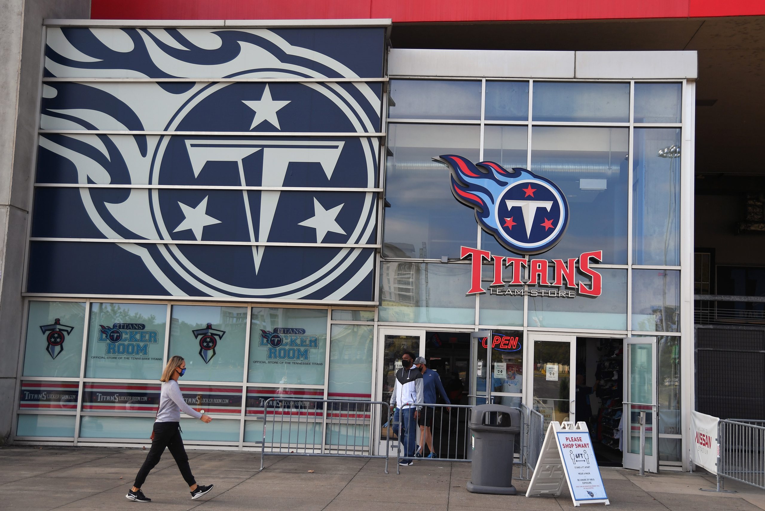 Tennessee Titans - Back in the Nissan Stadium locker room 