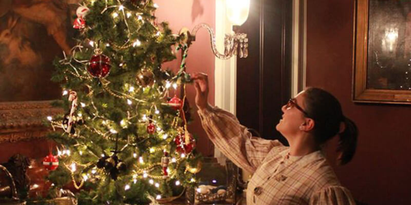 See the great Pezdispensing Christmas tree at the BartowPell Mansion