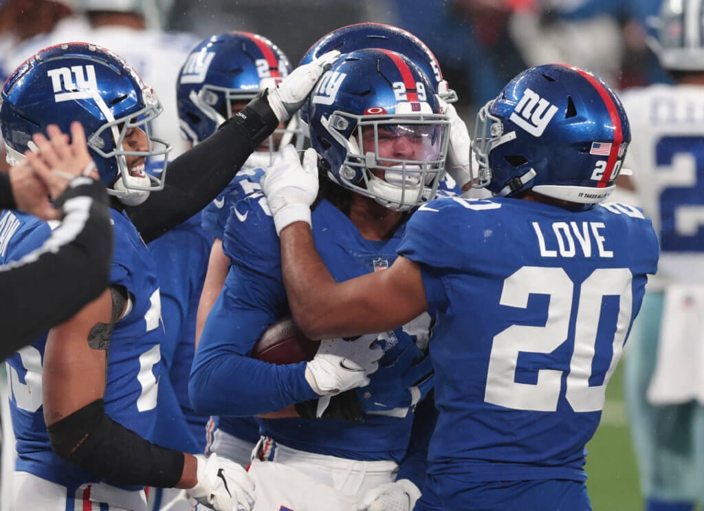 New York Giants safety Xavier McKinney (29) in coverage during an