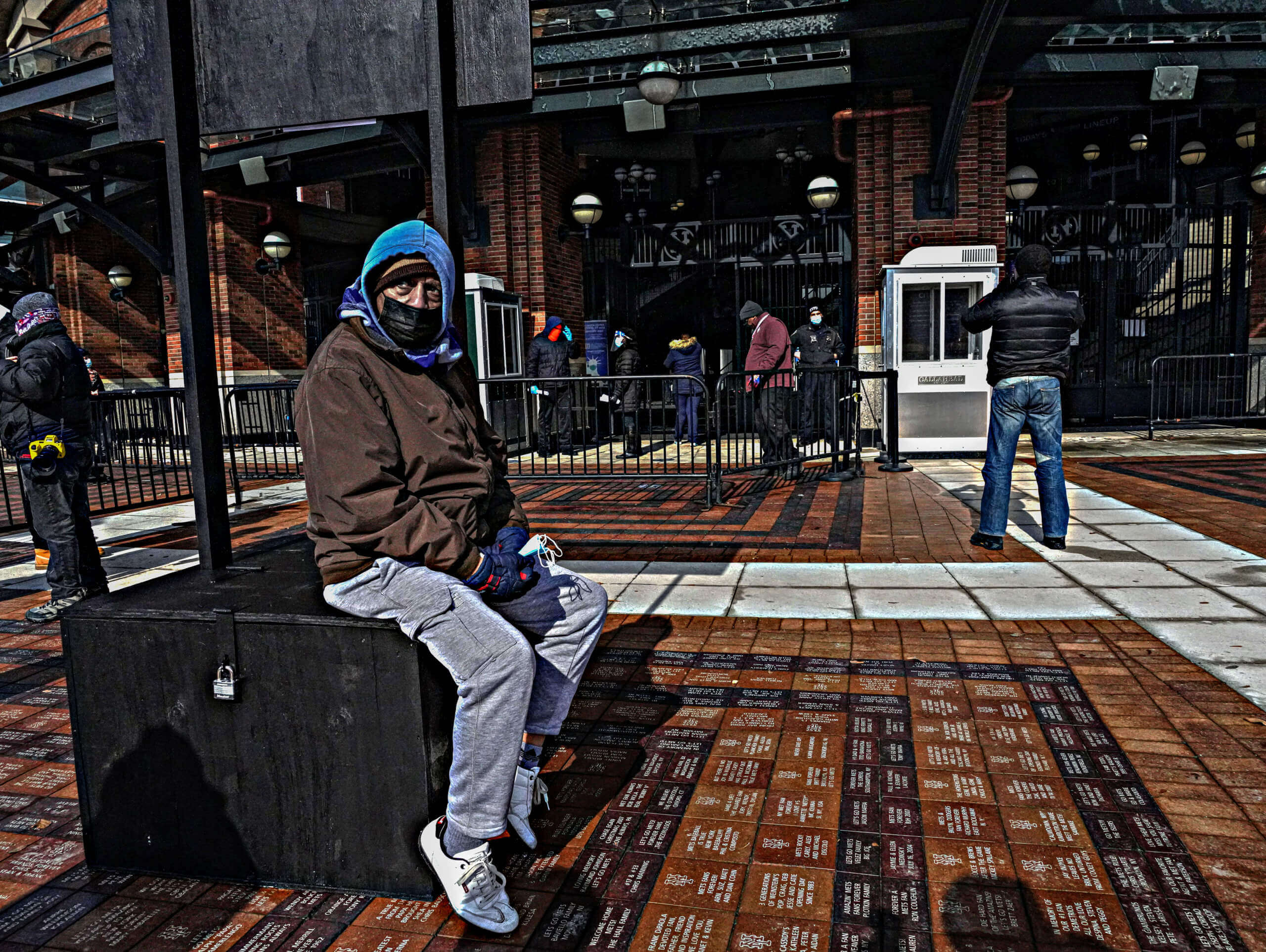 De Blasio, NY Mets welcome Queens residents to Citi Field, the latest  vaccination site