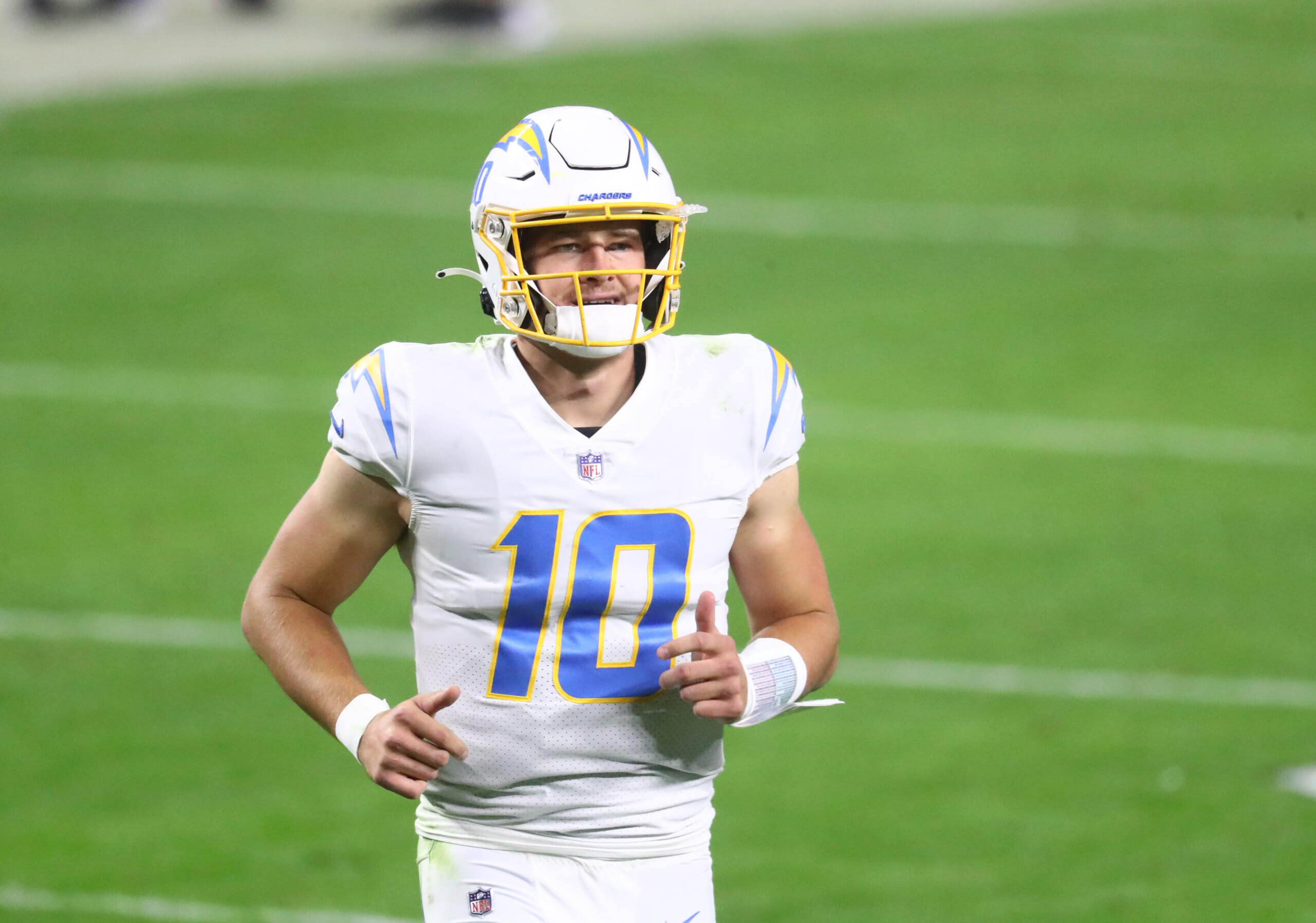 Justin Herbert NFL debut: Chargers rookie QB shines in first start after  finding out at last second - DraftKings Network