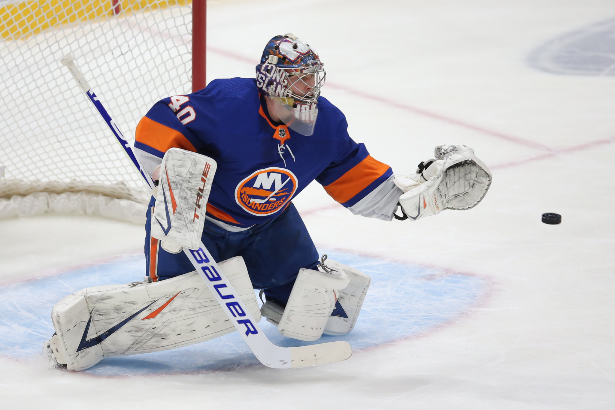 Varlamov keeps Islanders point streaks alive in shootout win over ...