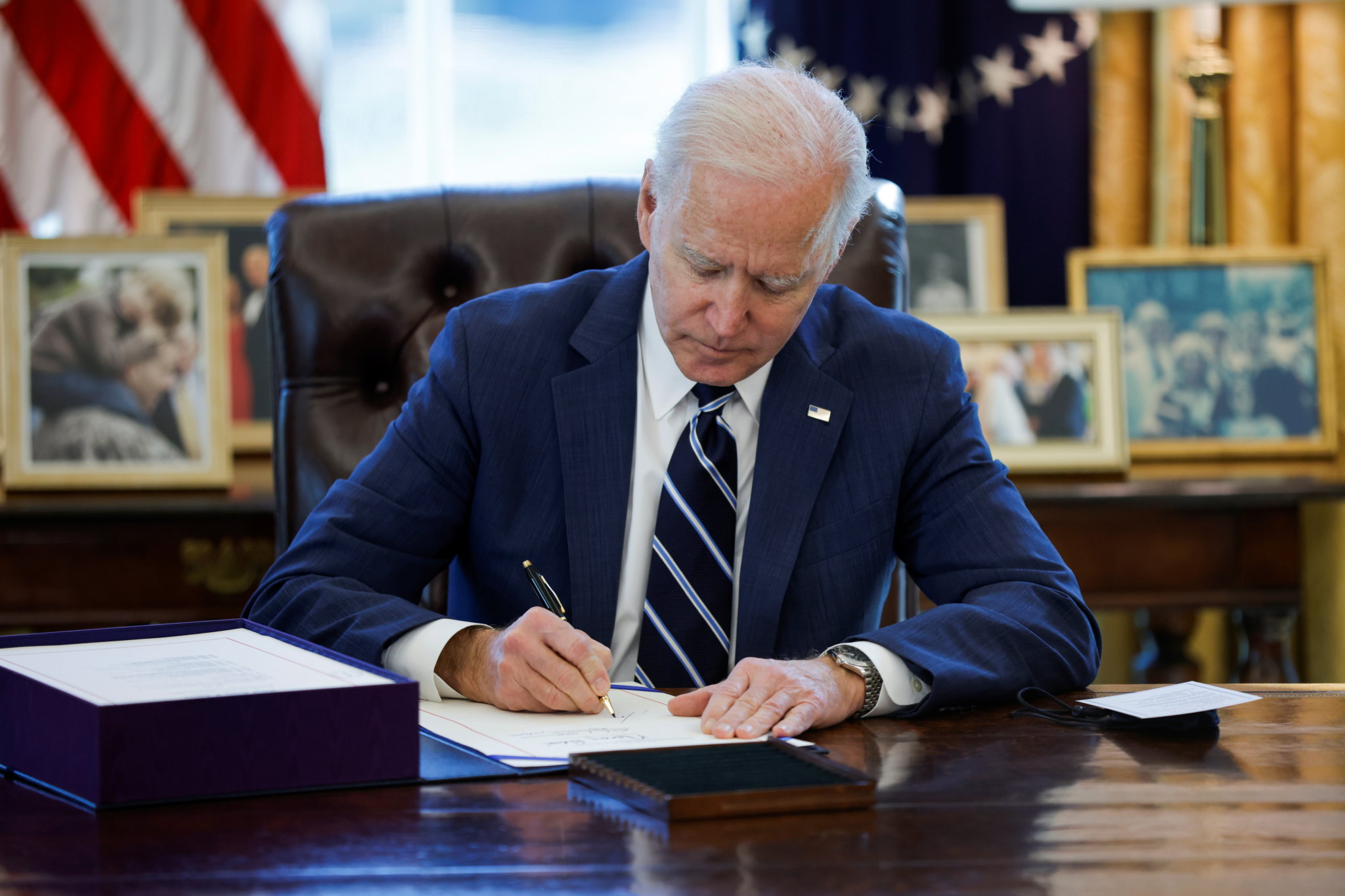 Biden Signs 1 9 Trillion Stimulus Bill Into Law On U S Lockdown Anniversary Amnewyork