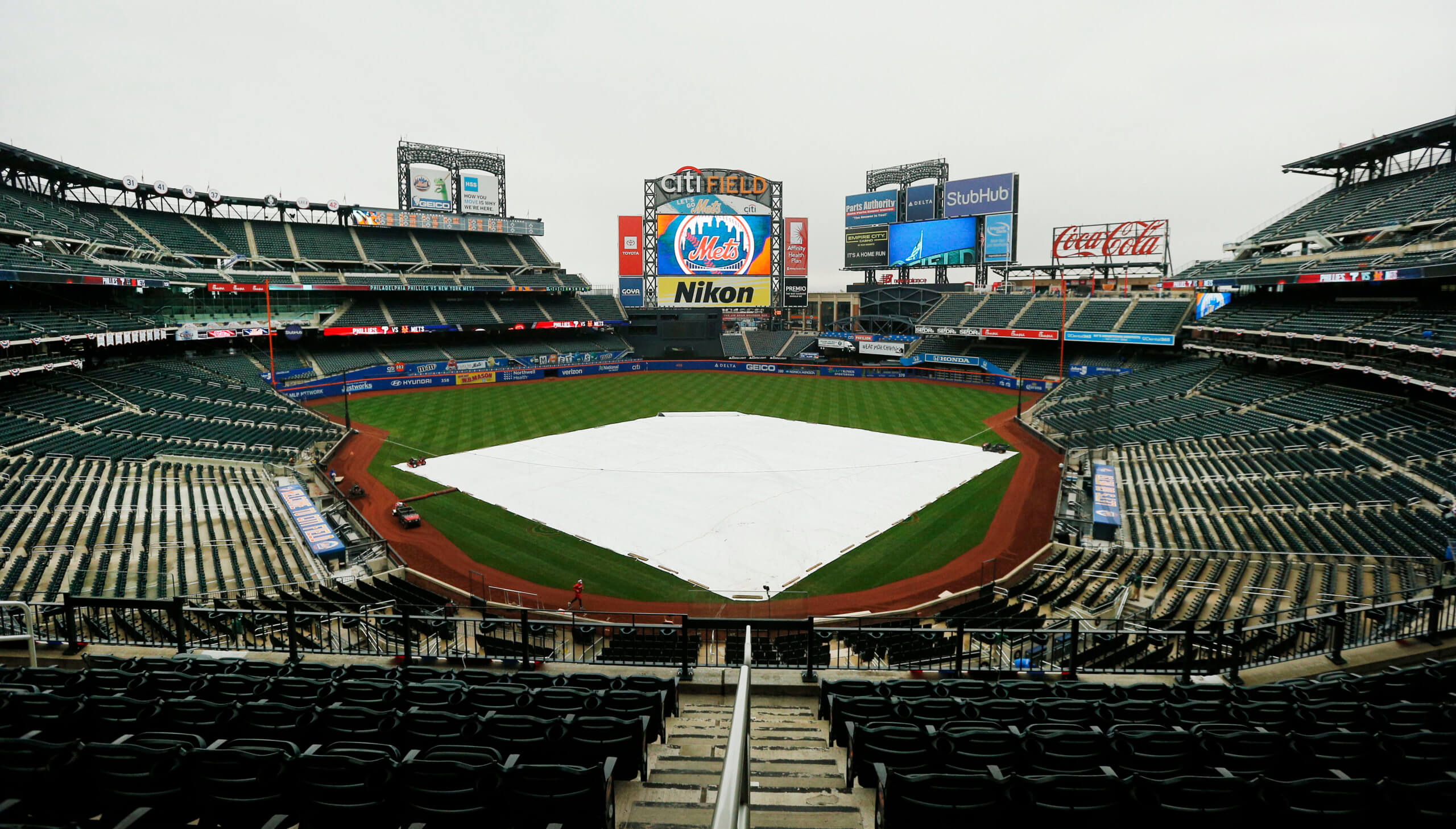 After protesting game, Phillies return for Jackie Robinson Day