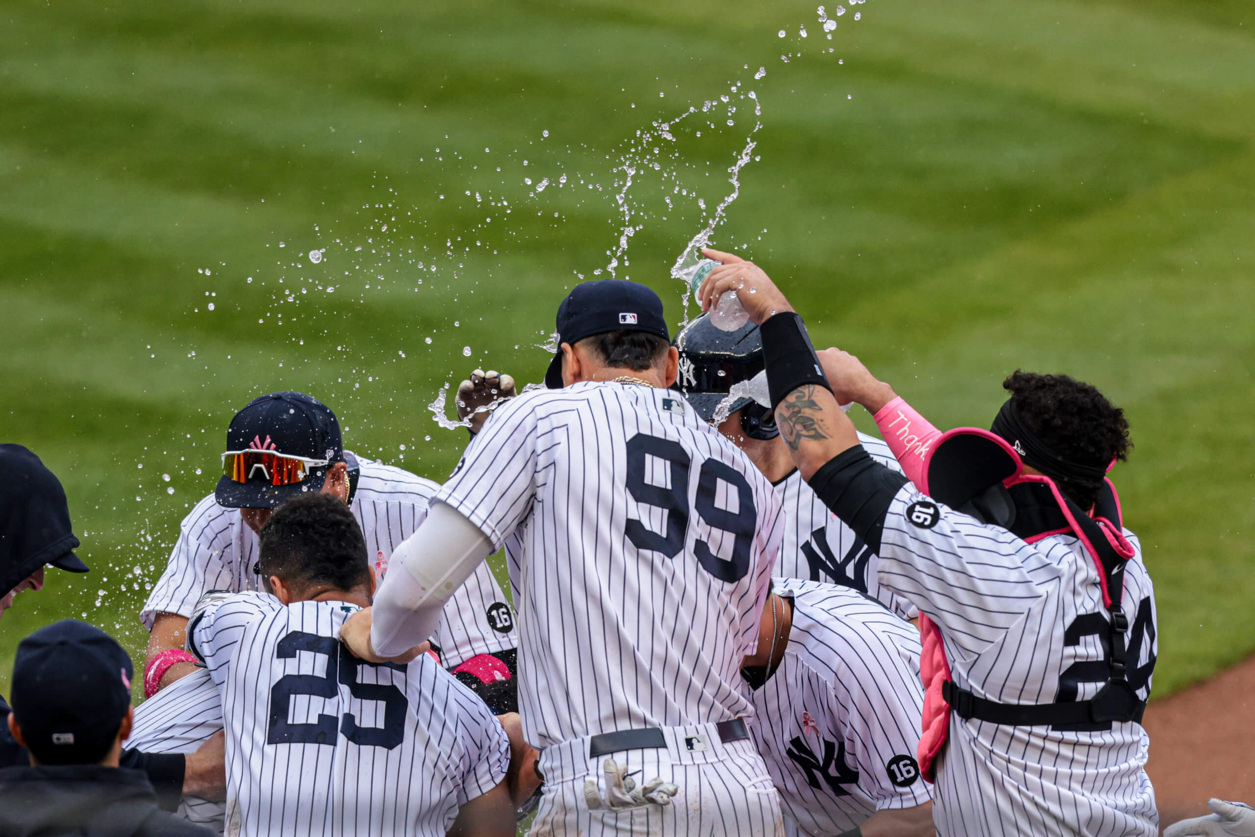 MLB world reacts to Yankees Mother's Day walk-off home run