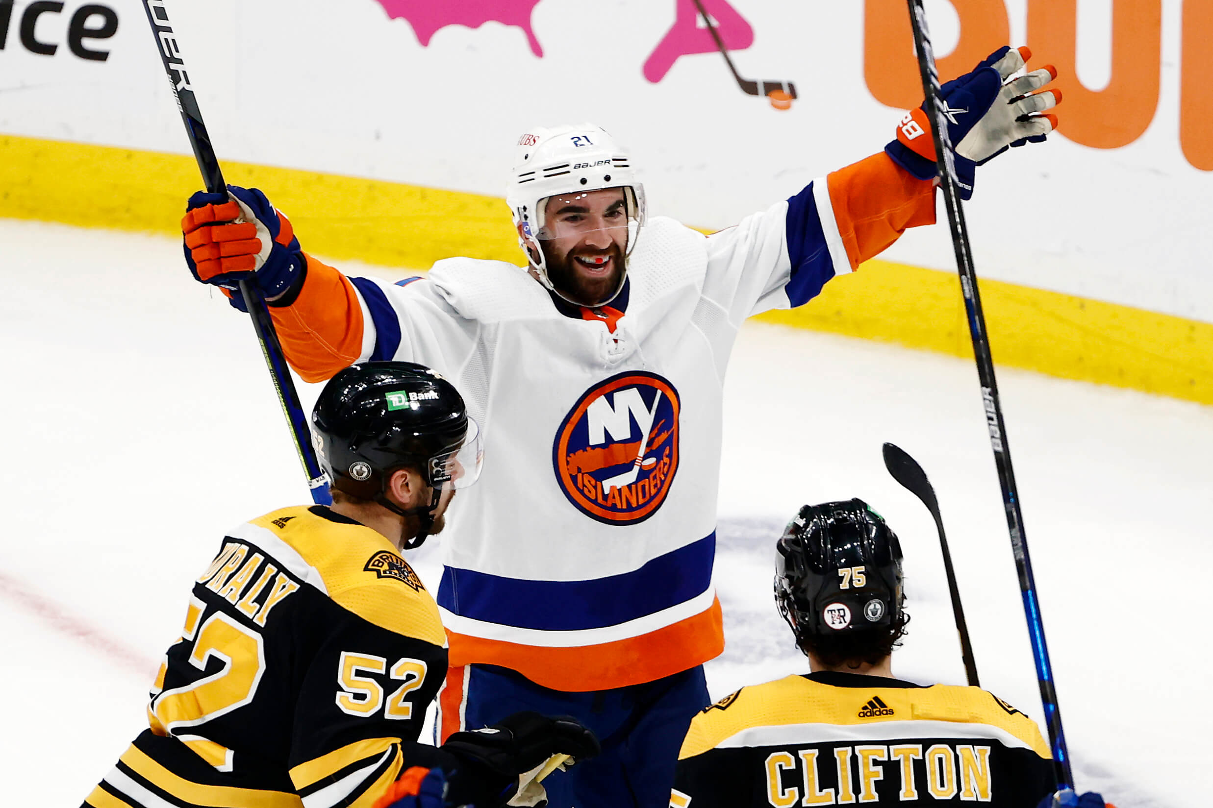 Kyle Palmieri sparks Islanders to key win over Devils - CBS New York