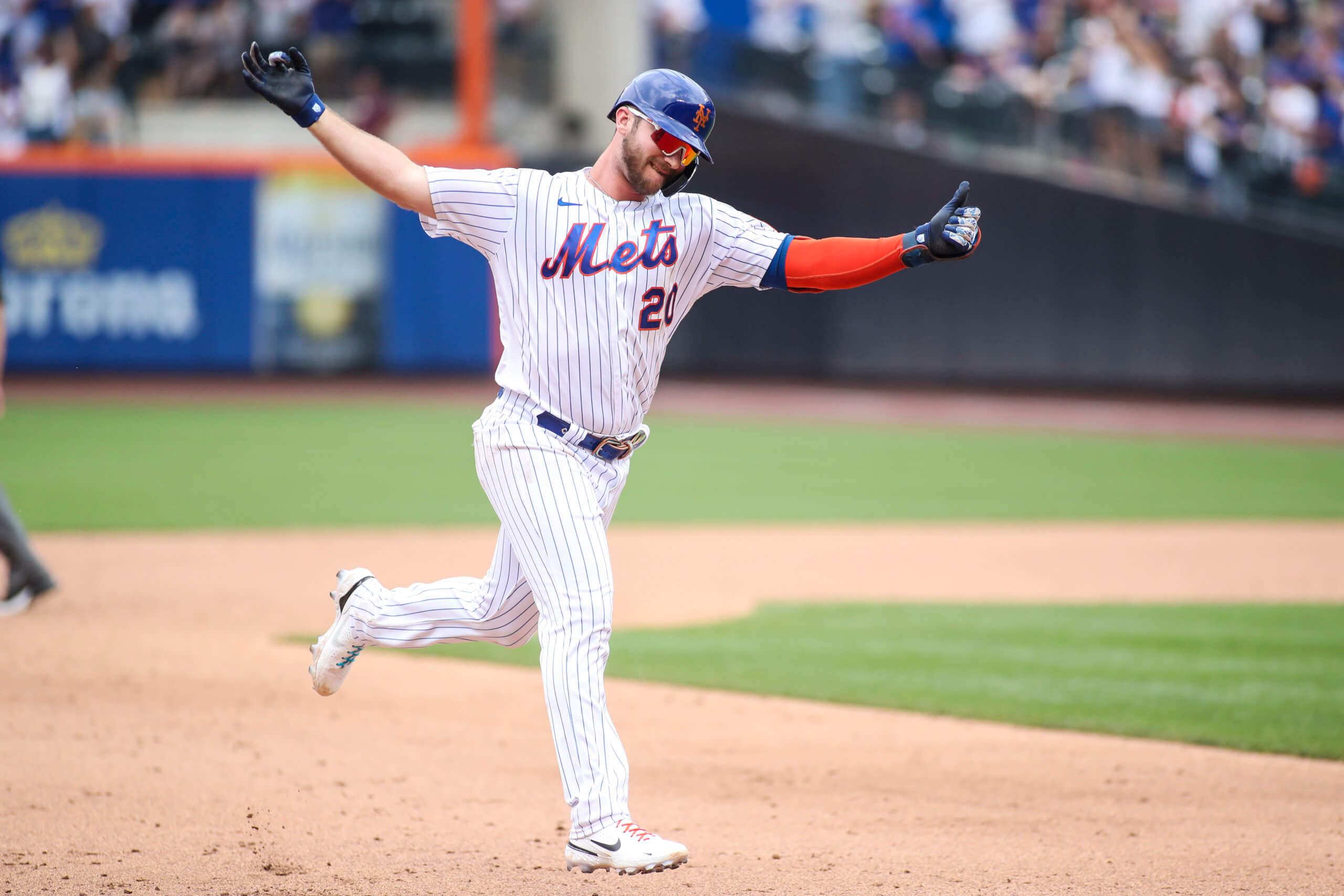 Alonso homers twice, powers Mets past Yankees in Subway Series