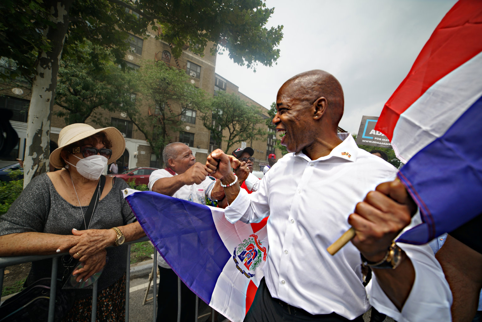 Bronx Dominican Day Parade brings hundreds of spectators and