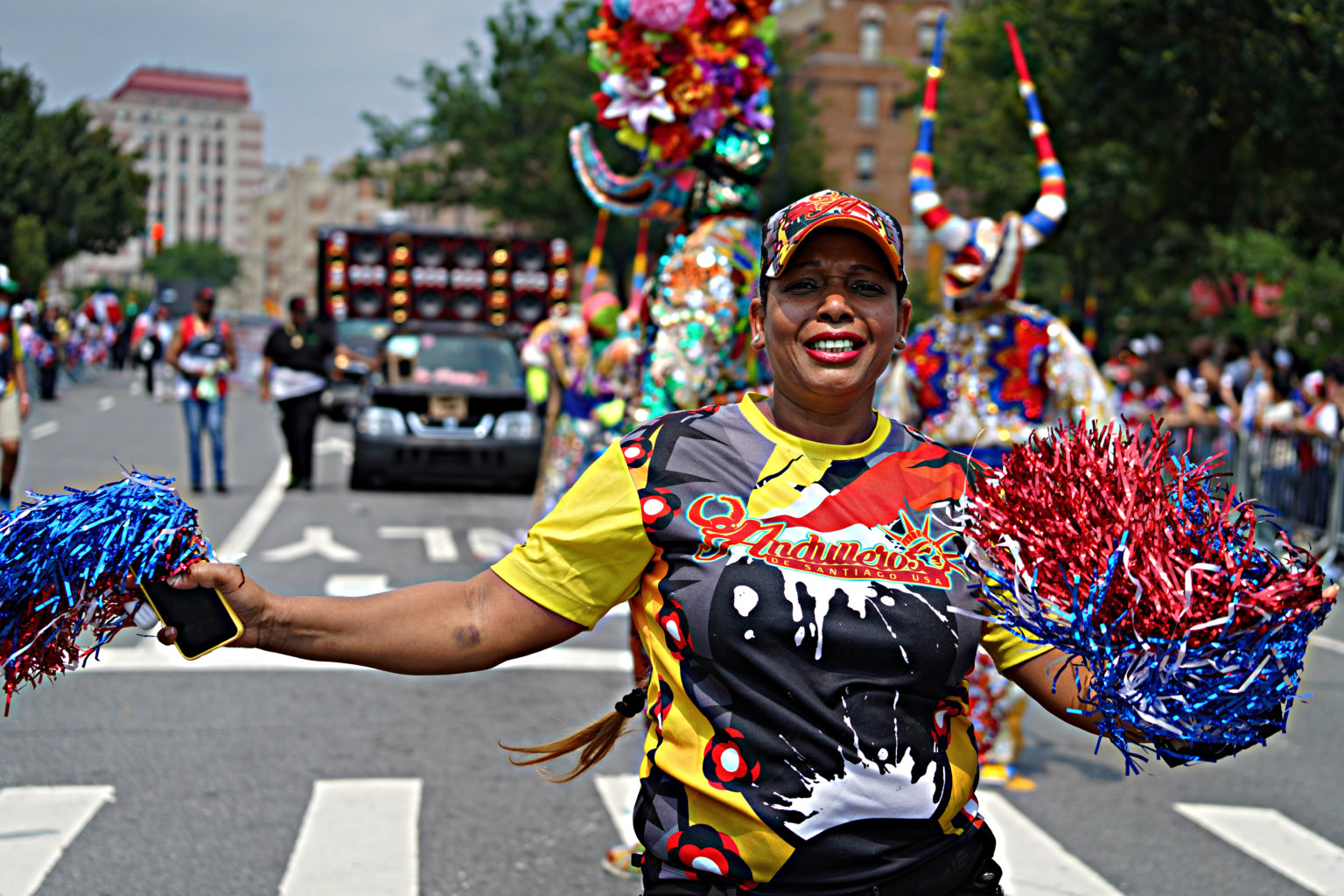 Bronx Dominican Day Parade brings hundreds of spectators and