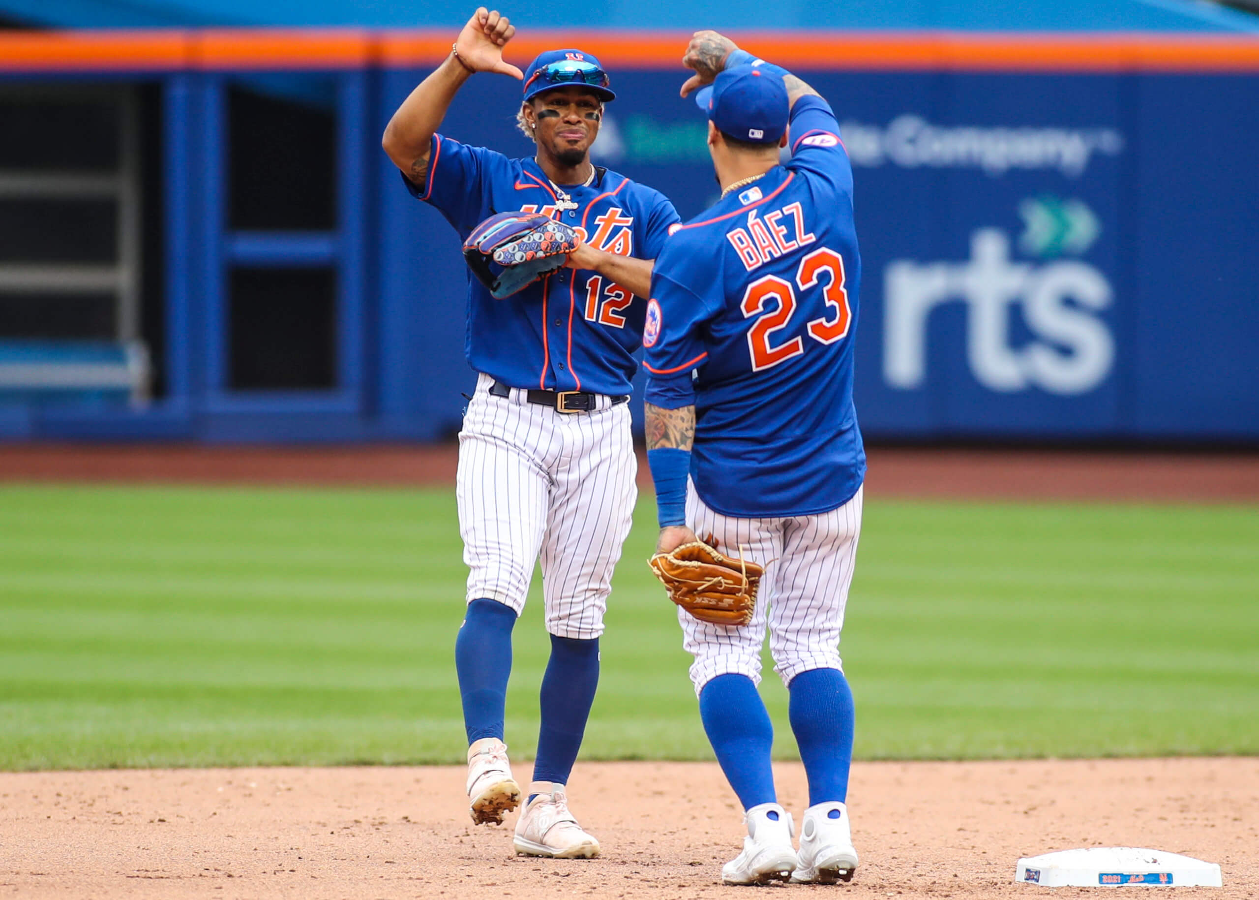 Javi Baez's thumbs vs. Mets fans latest Amazin scandal