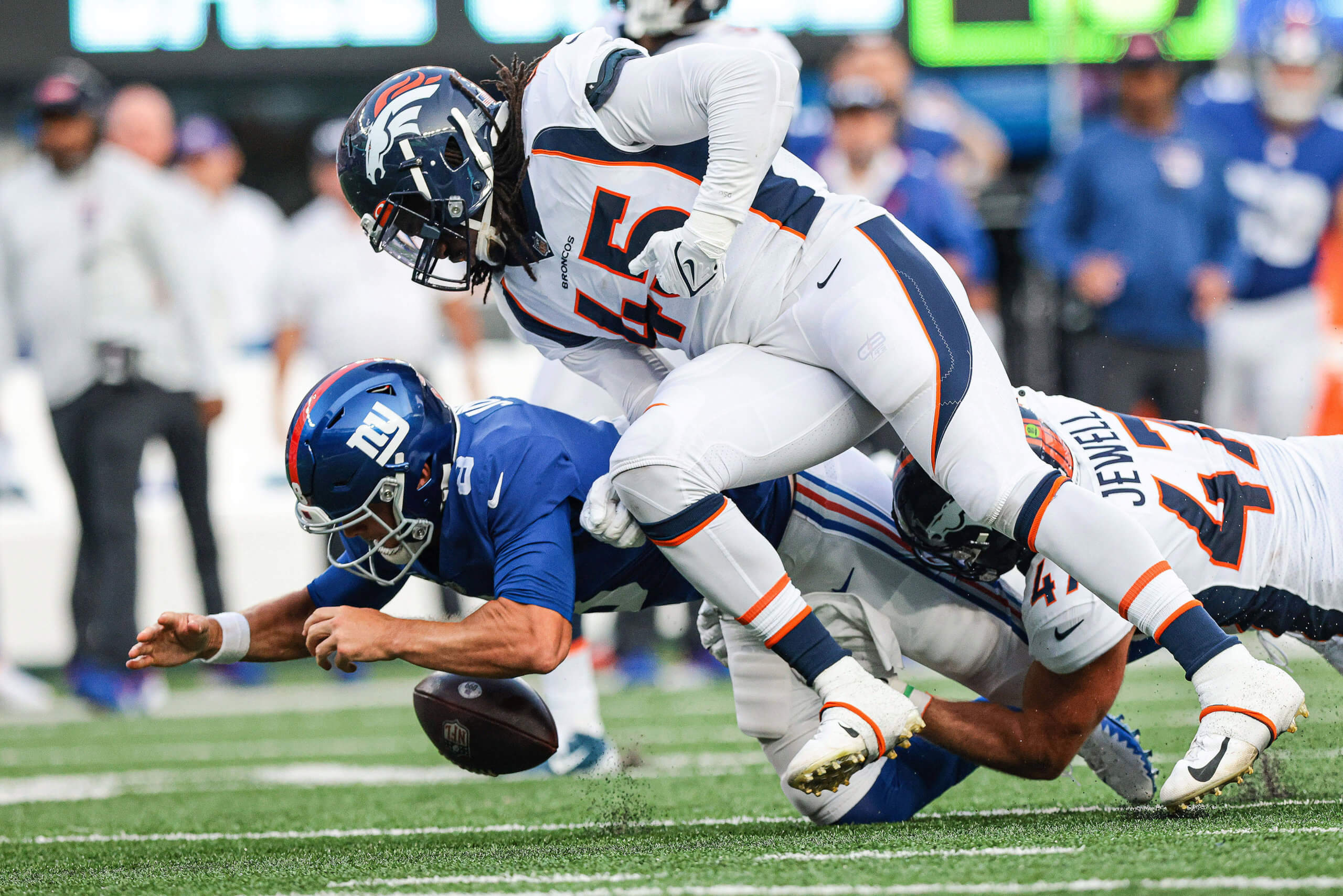 Giants worn down by Broncos in season-opening loss
