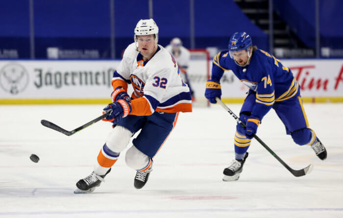 Rosner] Islanders' Mat Barzal after being asked about Parise: “Zach if  you're watching, get back here.” : r/hockey