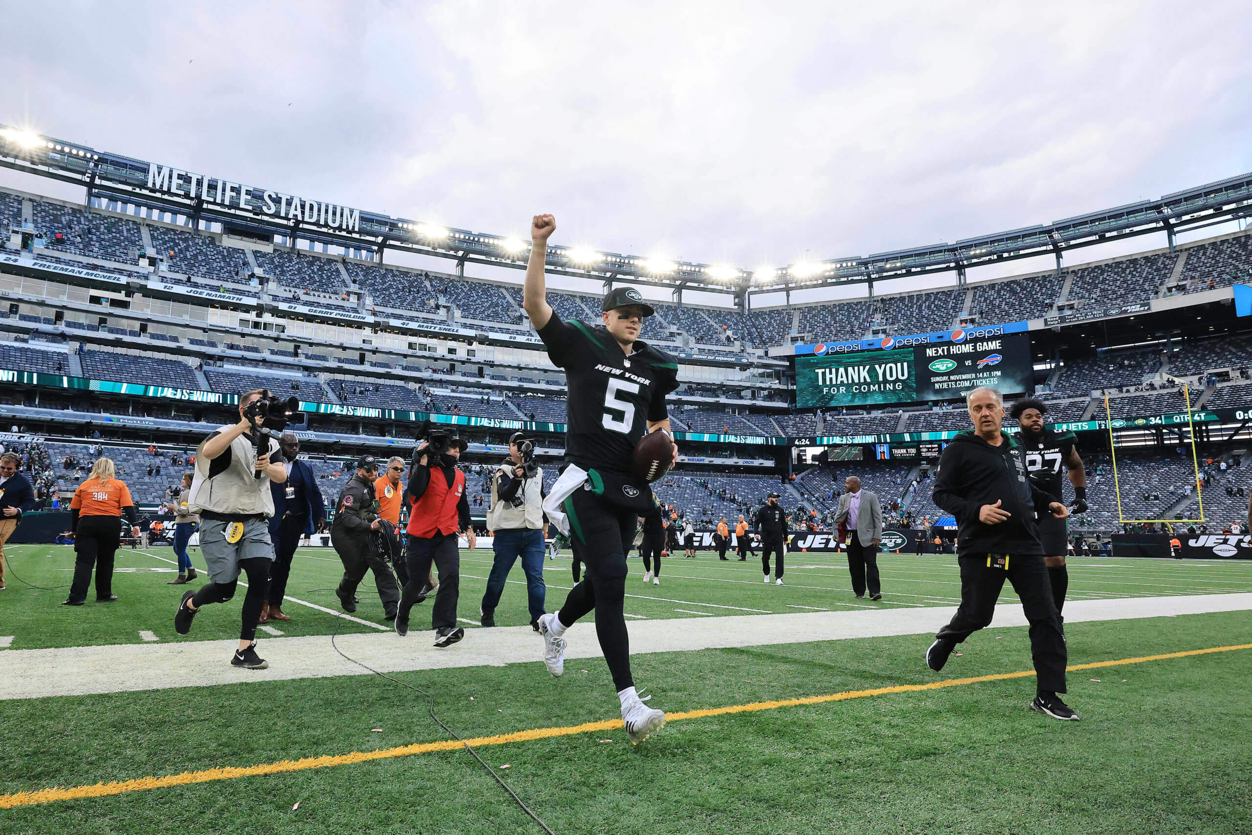 Cowboys, and their fans, take over MetLife Stadium - Newsday