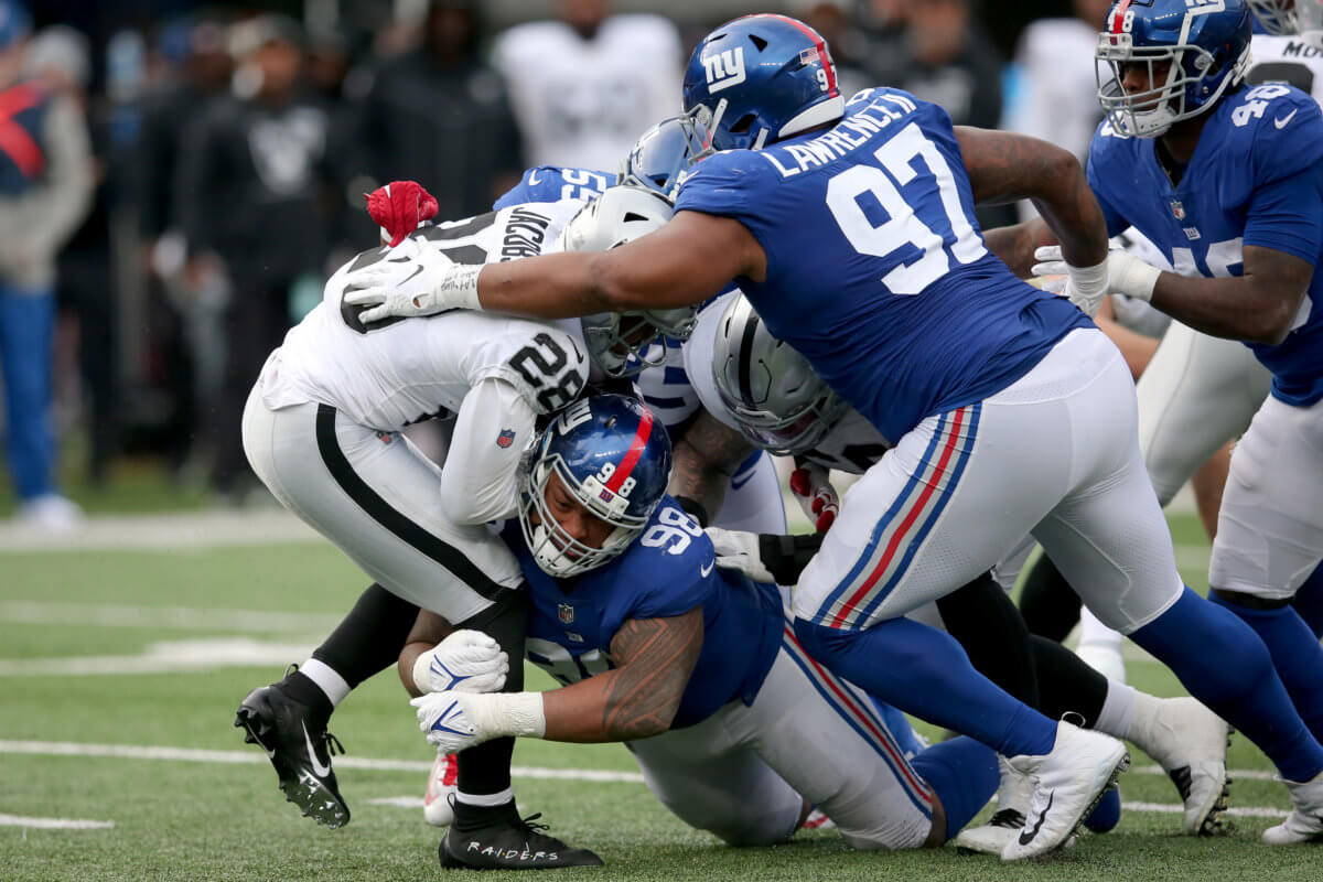 McKinney, Giants red-zone defense spark upset over Raiders