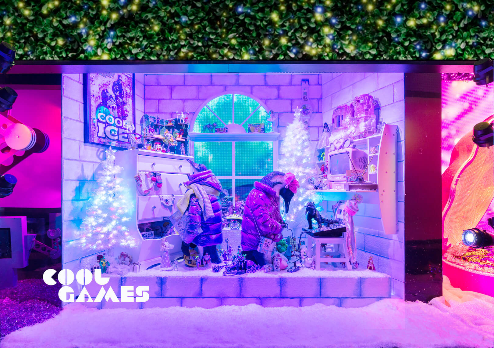 Ring in the Holidays With These Spectacular New York City Department Store  Windows - Fashionista