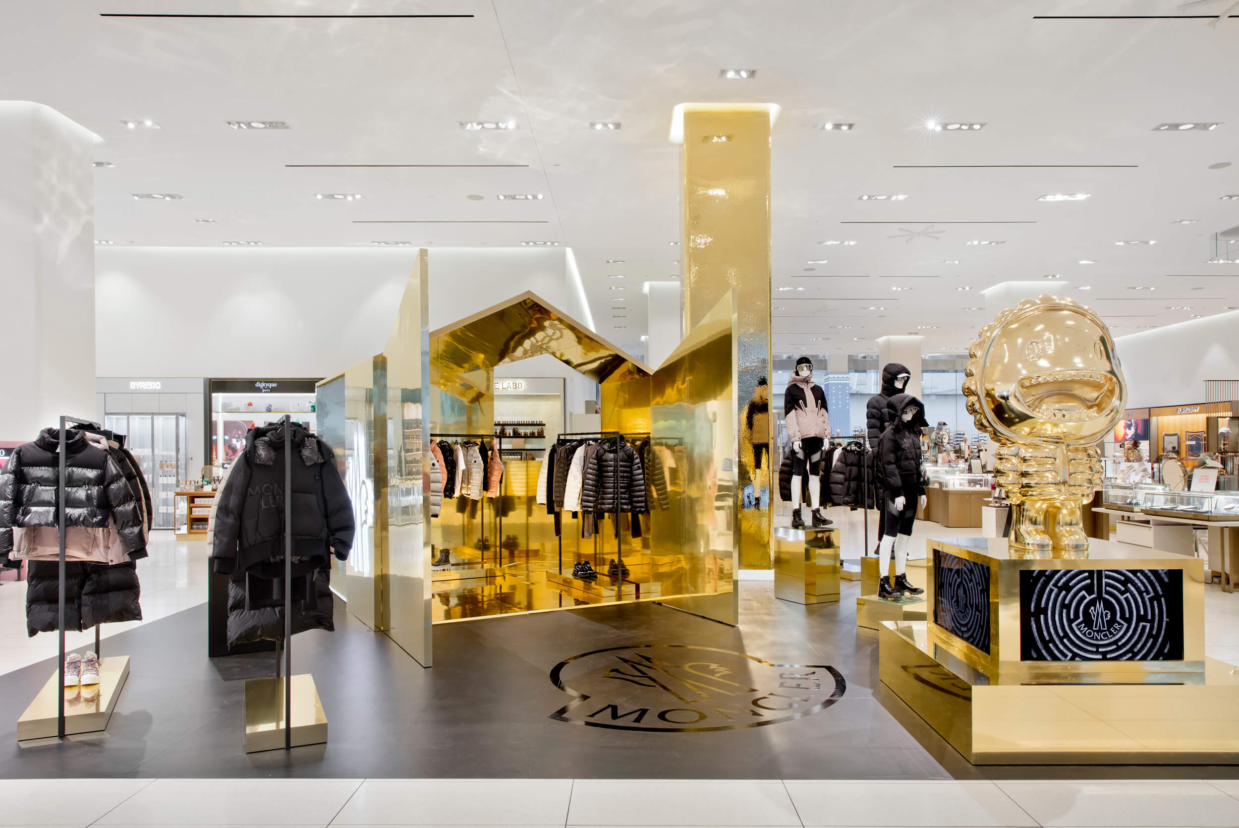 Nordstrom launches pop-up shop with a Midas touch ahead flagship store of the holidays | amNewYork