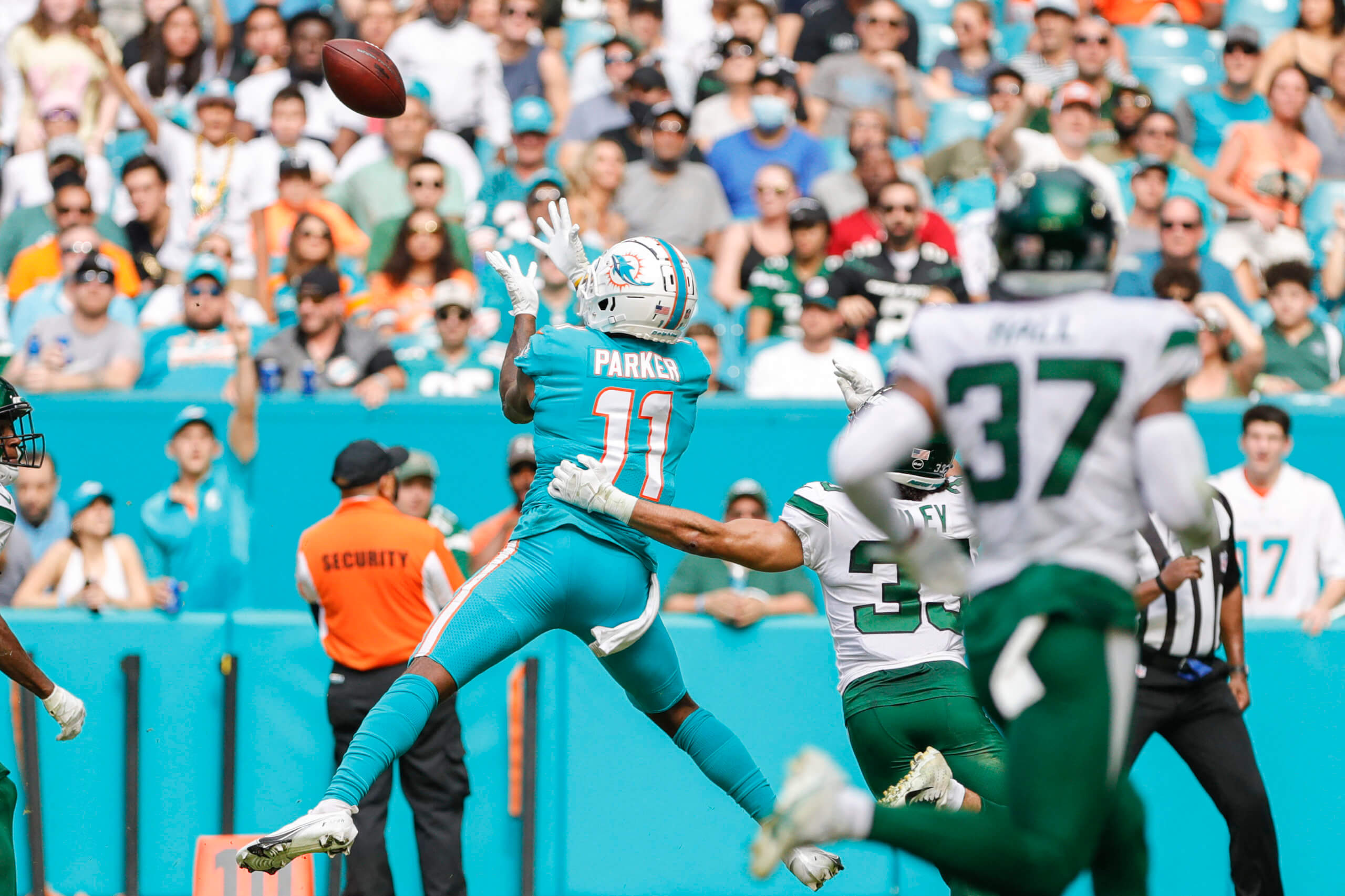 Jets stumble down the stretch, fall to Dolphins