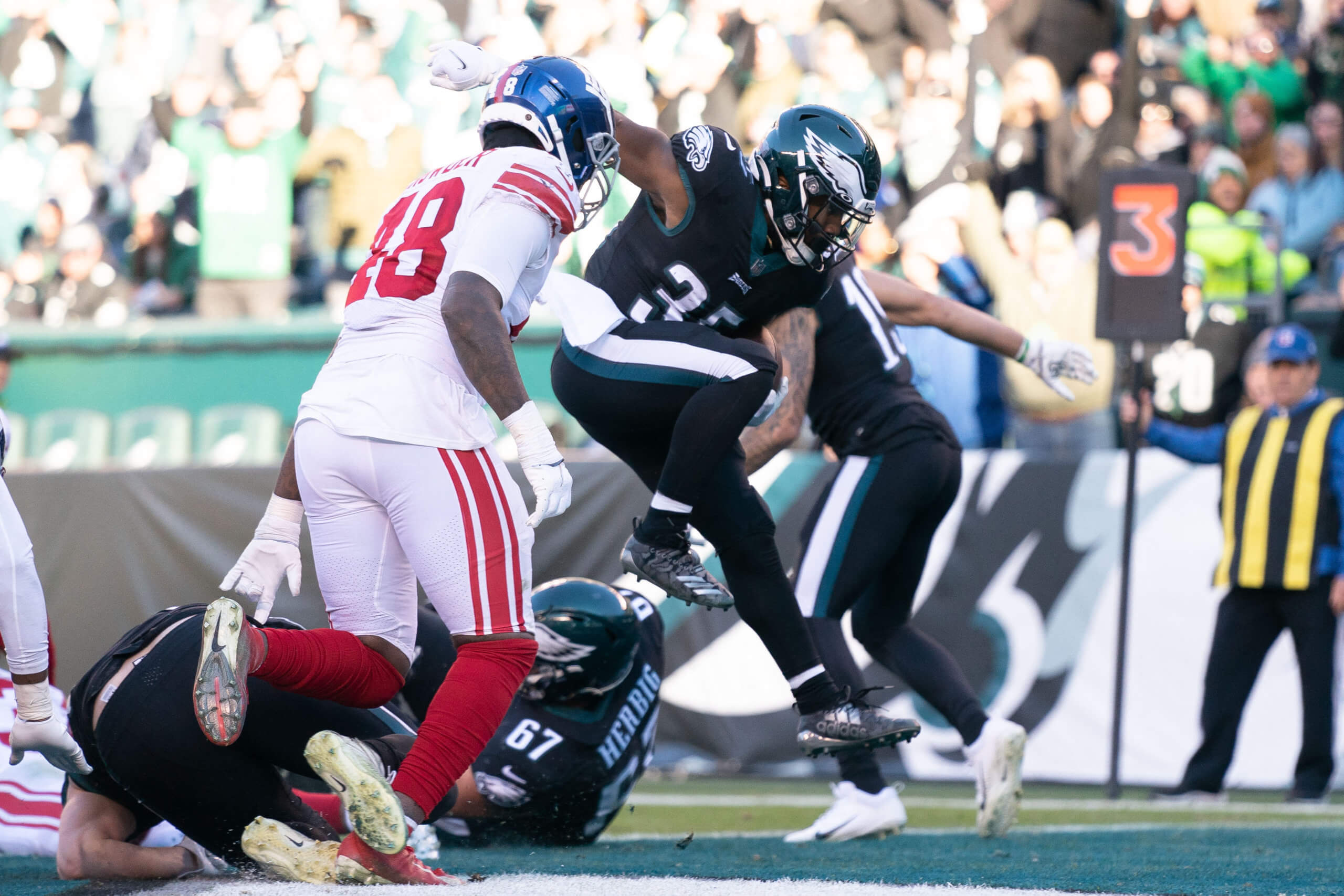 Eagles wake up in second half, beat down hapless Giants