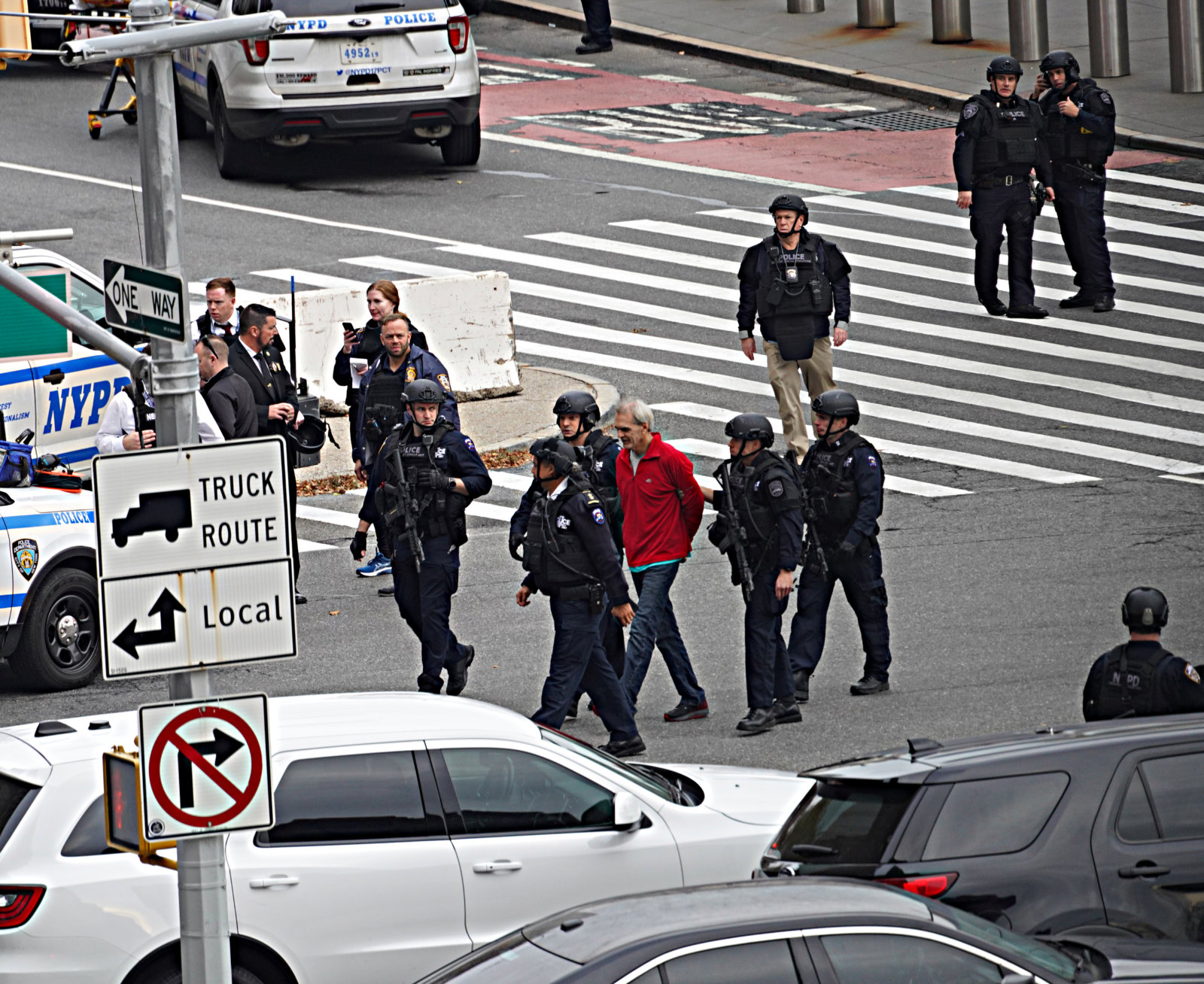 Armed Standoff At United Nations Between Cops And Shotgun-wielding Man ...