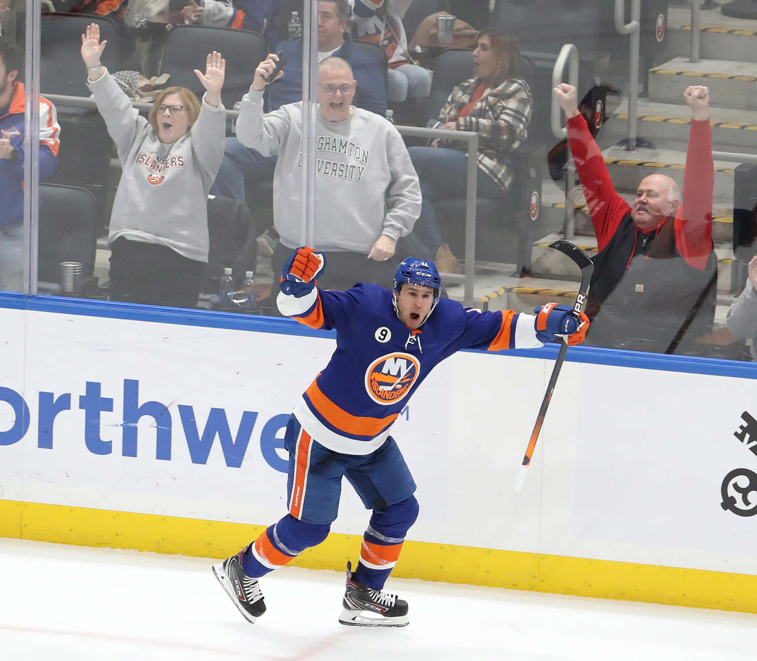 Islanders: Parise Having Fun, Interested in Returning Next Season - New  York Islanders Hockey Now